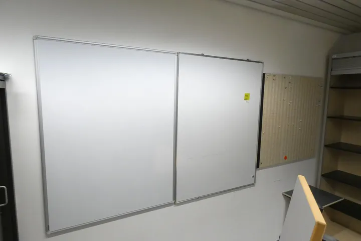 2x Whiteboard Maße in cm ca. 120 x 91